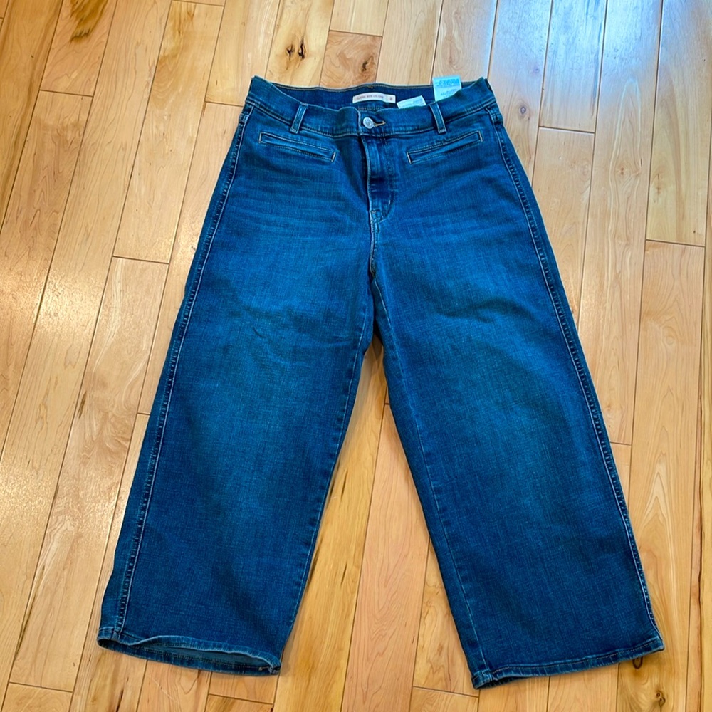 Levi’s regular wash classic wide leg crop red tag jeans